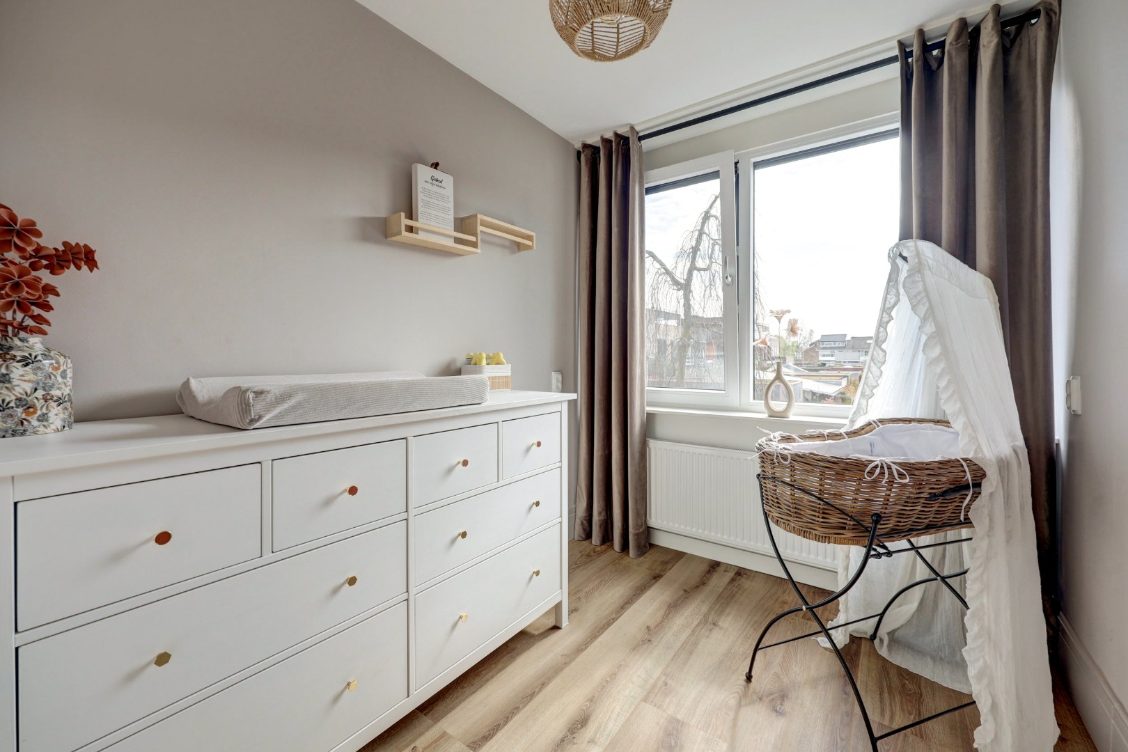 Energiezuinig (A++) en instapklaar 6-kamer gezinswoning met luxe keuken, vijf slaapkamers en zonnige tuin op het zuidoosten 