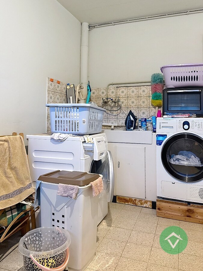 Ruime rijwoning met tuin, garage en 4 slaapkamers in Roeselare 