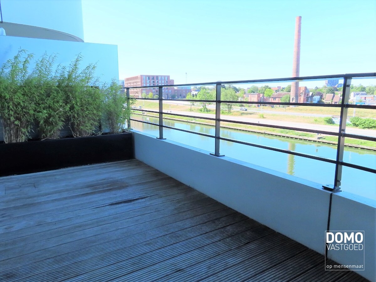 Hoogwaardig afgewerkt appartement gelegen aan de Blauwe Boulevard te Hasselt 