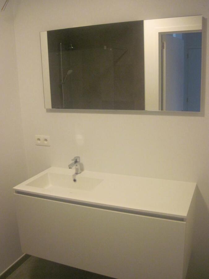 Penthouse-appartement met ruim terras. Geen vaste kosten. 