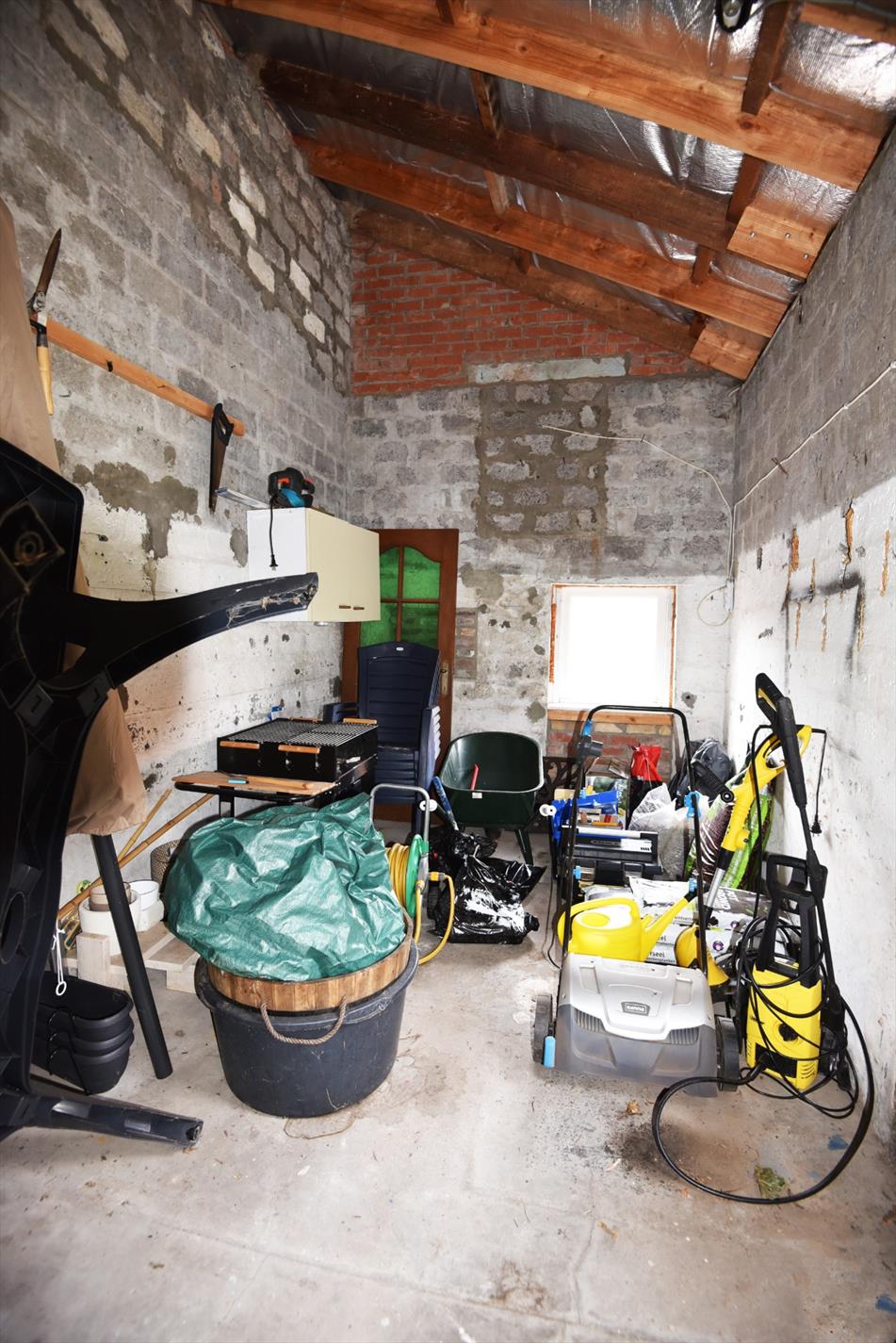 Gezinswoning met 2 slpks (mogelijkheid 3), garage en tuin nabij centrum Maldegem 