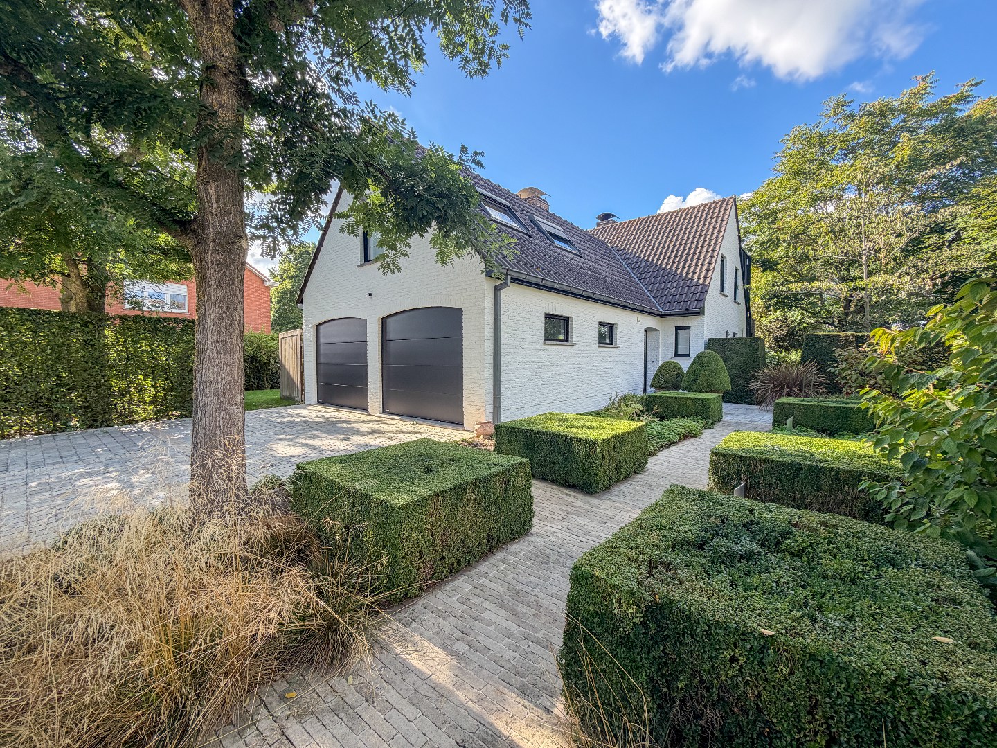 Ruime villa met prachtige tuin en hoogwaardige afwerking, perceel van 1891 m², rustig gelegen te Torhout 