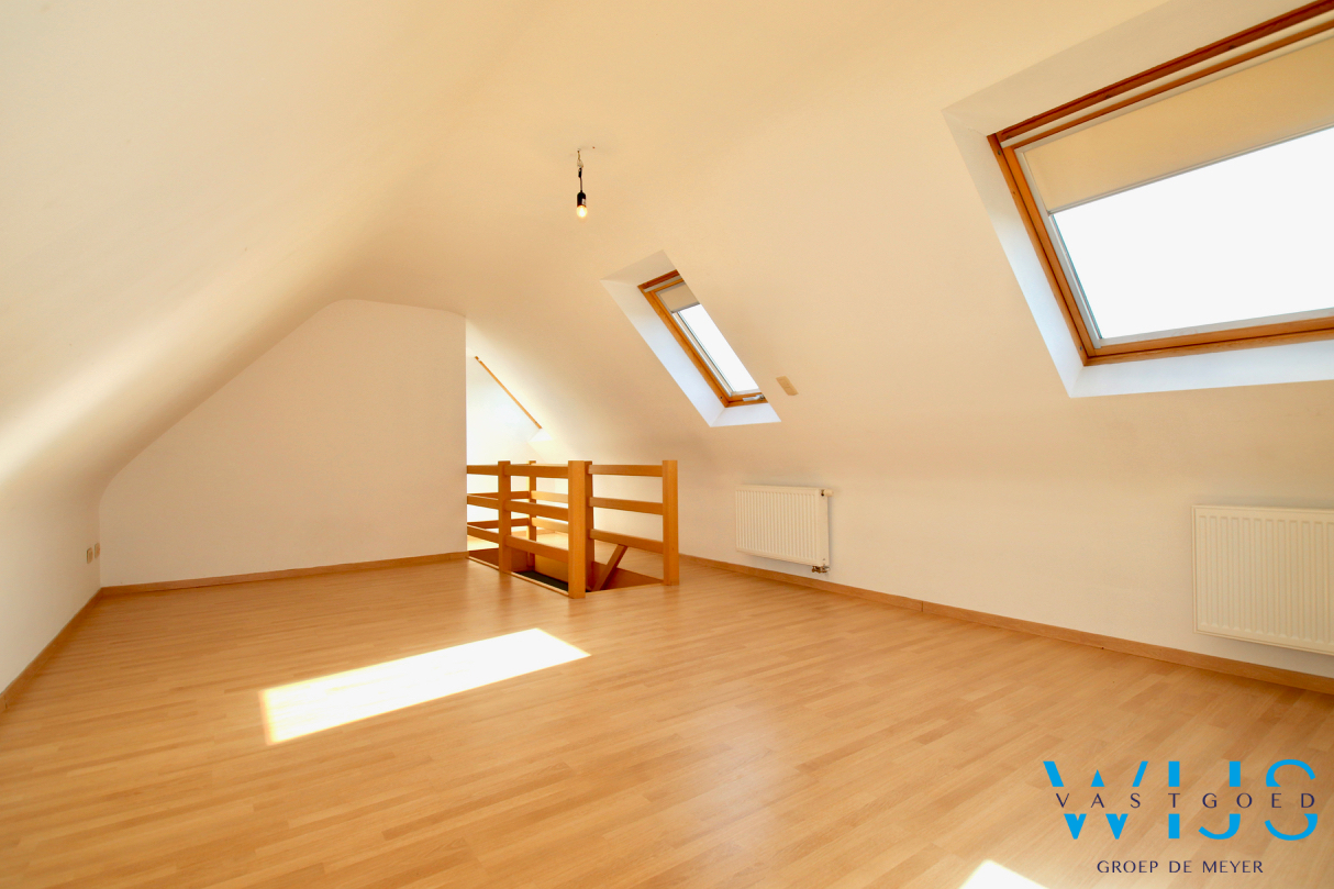 Instapklaar appartement met ZEER RUIM zonneterras te Ertvelde ! 