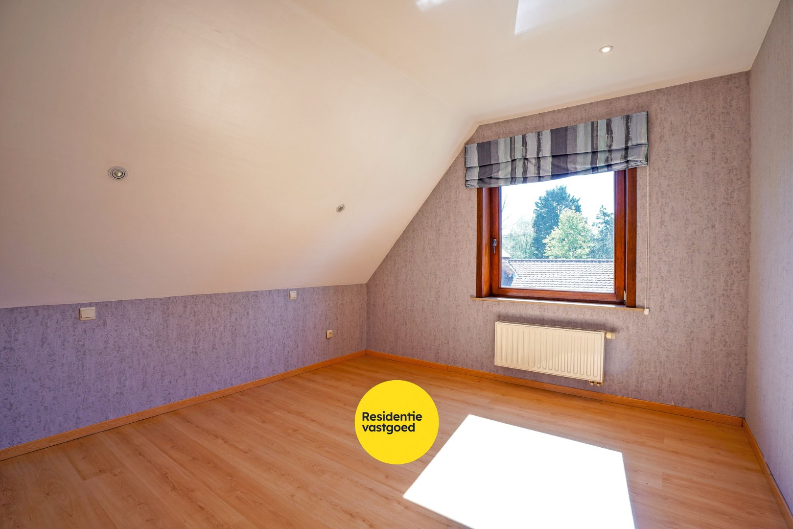 Ruime villa met 5 slaapkamers op 1082 m² te Oostduinkerke, gelegen vlakbij het natuurreservaat Hannecartbos. 