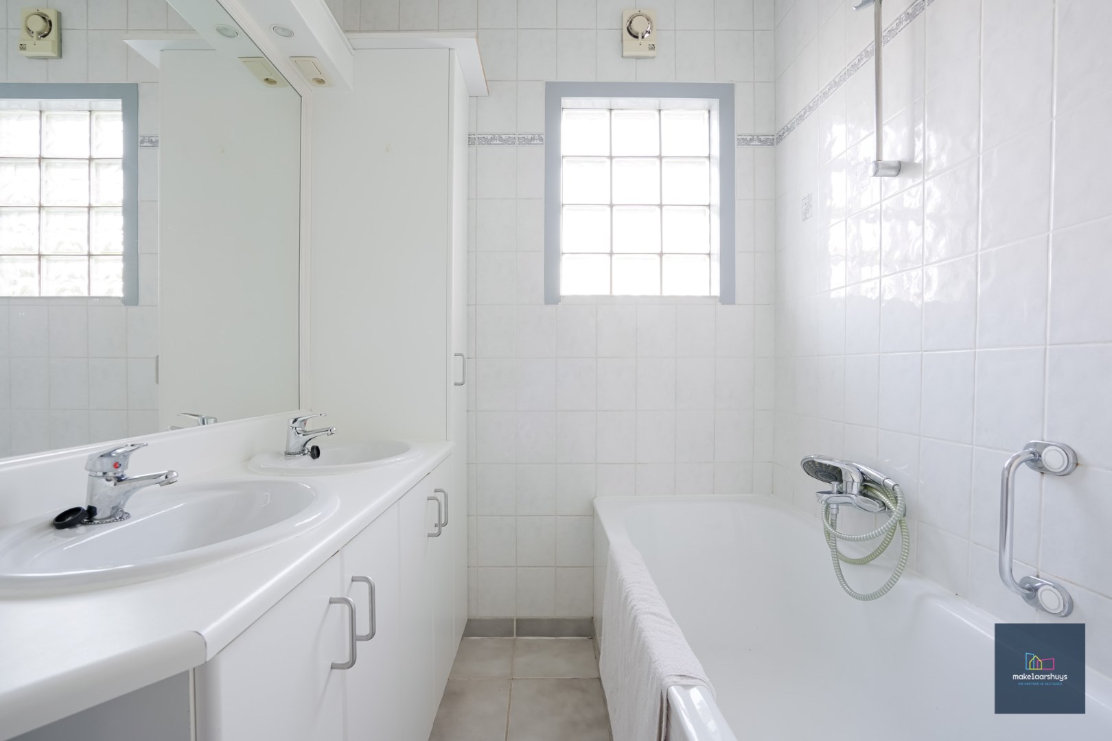 VERKOCHT !!! Te renoveren woning met aangename buitenruimte 