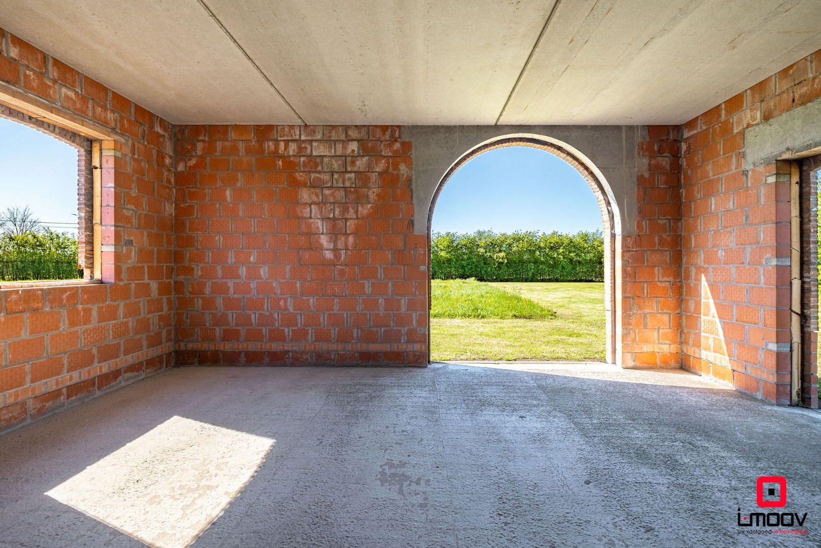 Landelijk gelegen ruwbouwhoeve met bijgebouwen op uitzonderlijk perceel van ca. 9.331 m² 