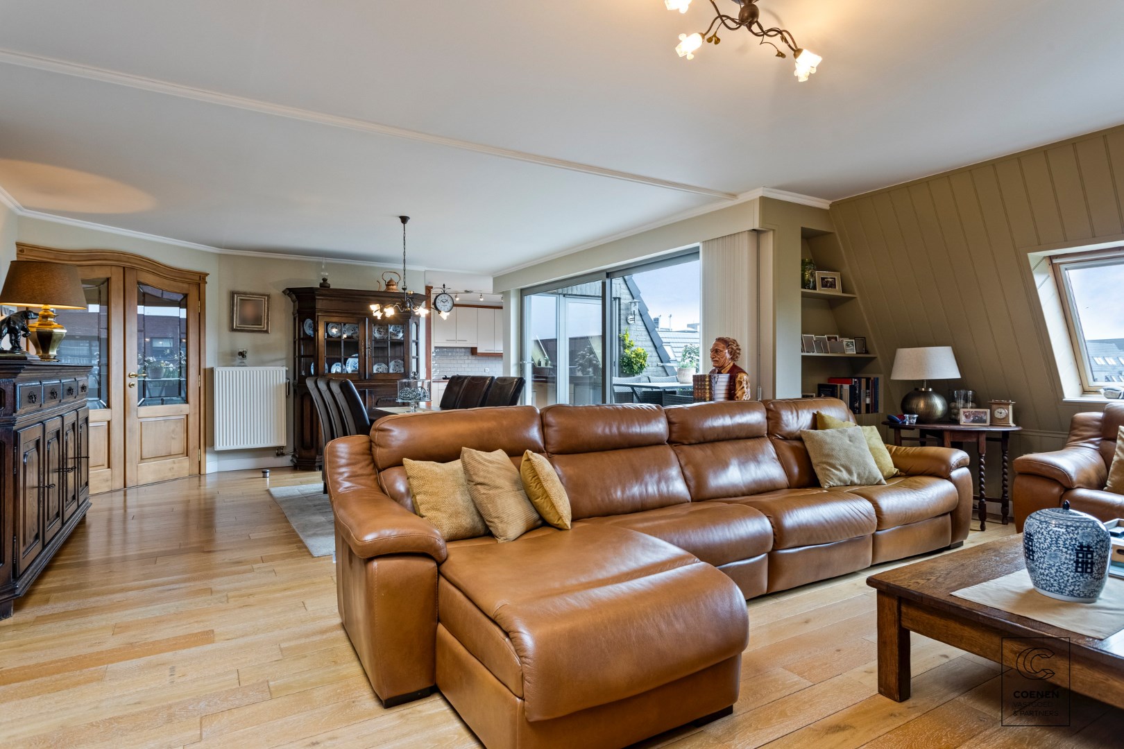 Ruim en stijlvol appartement van 146m² met zonnig terras in Lier! 