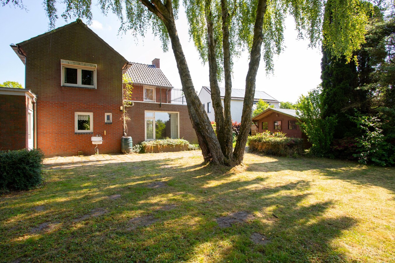 Royale vrijstaande gezinswoning gelegen op 500m2 in het centrum van Hoogeloon. 