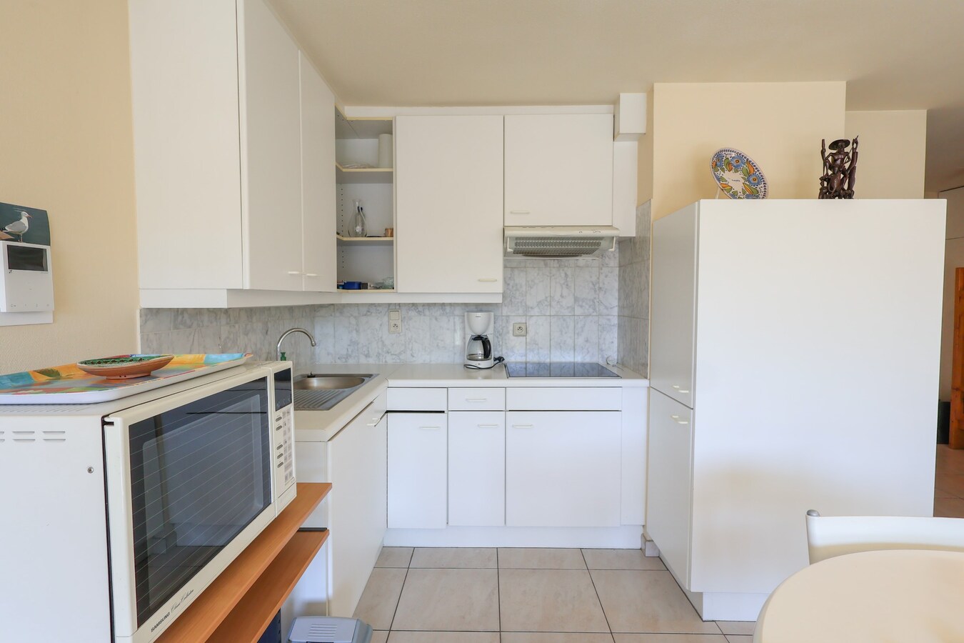 Gelijkvloerse studio met slaaphoek én zonovergoten terras op enkele meters van de zee! 