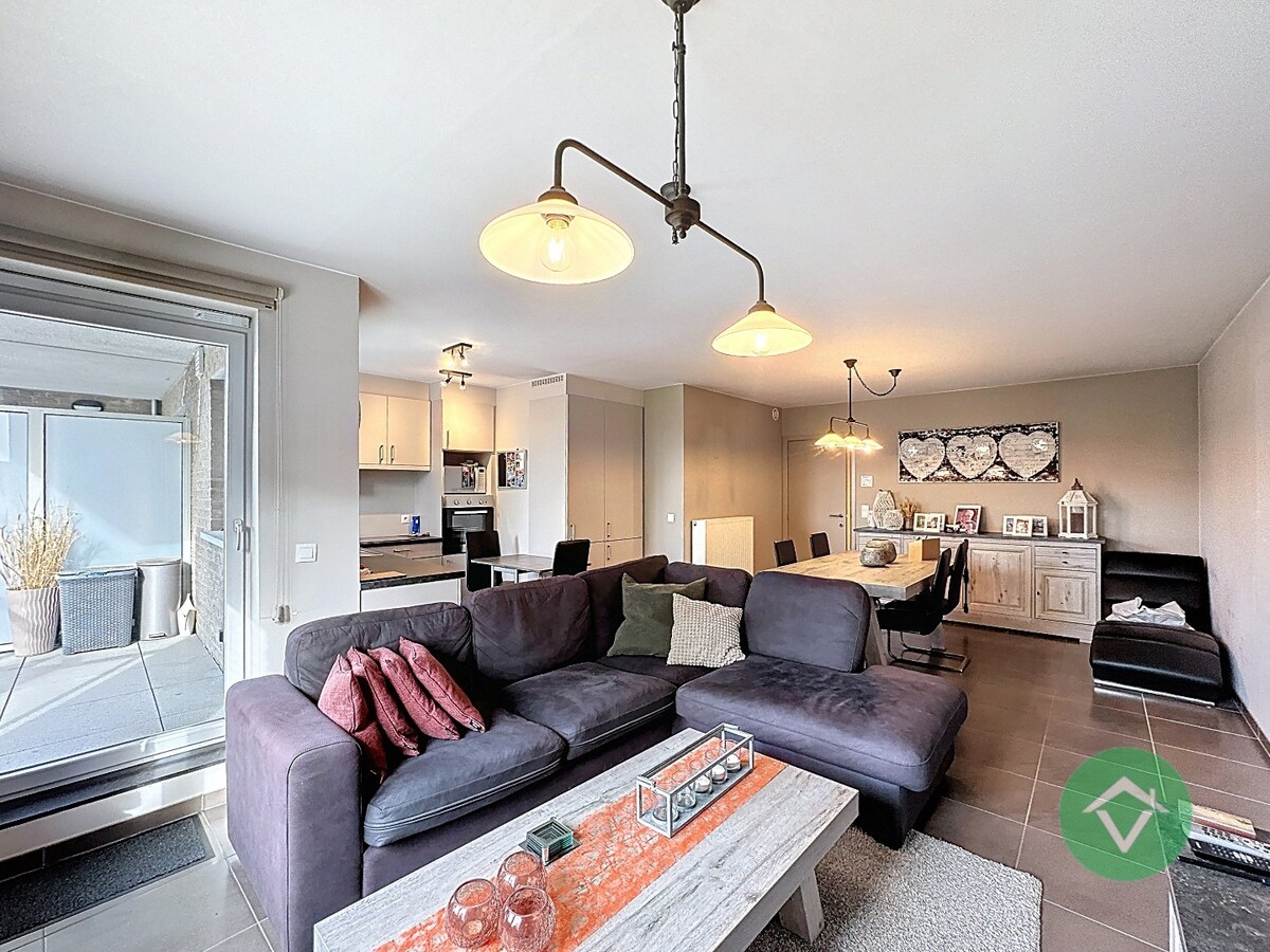 Appartement met 2 slaapkamers en terras te Roeselare 