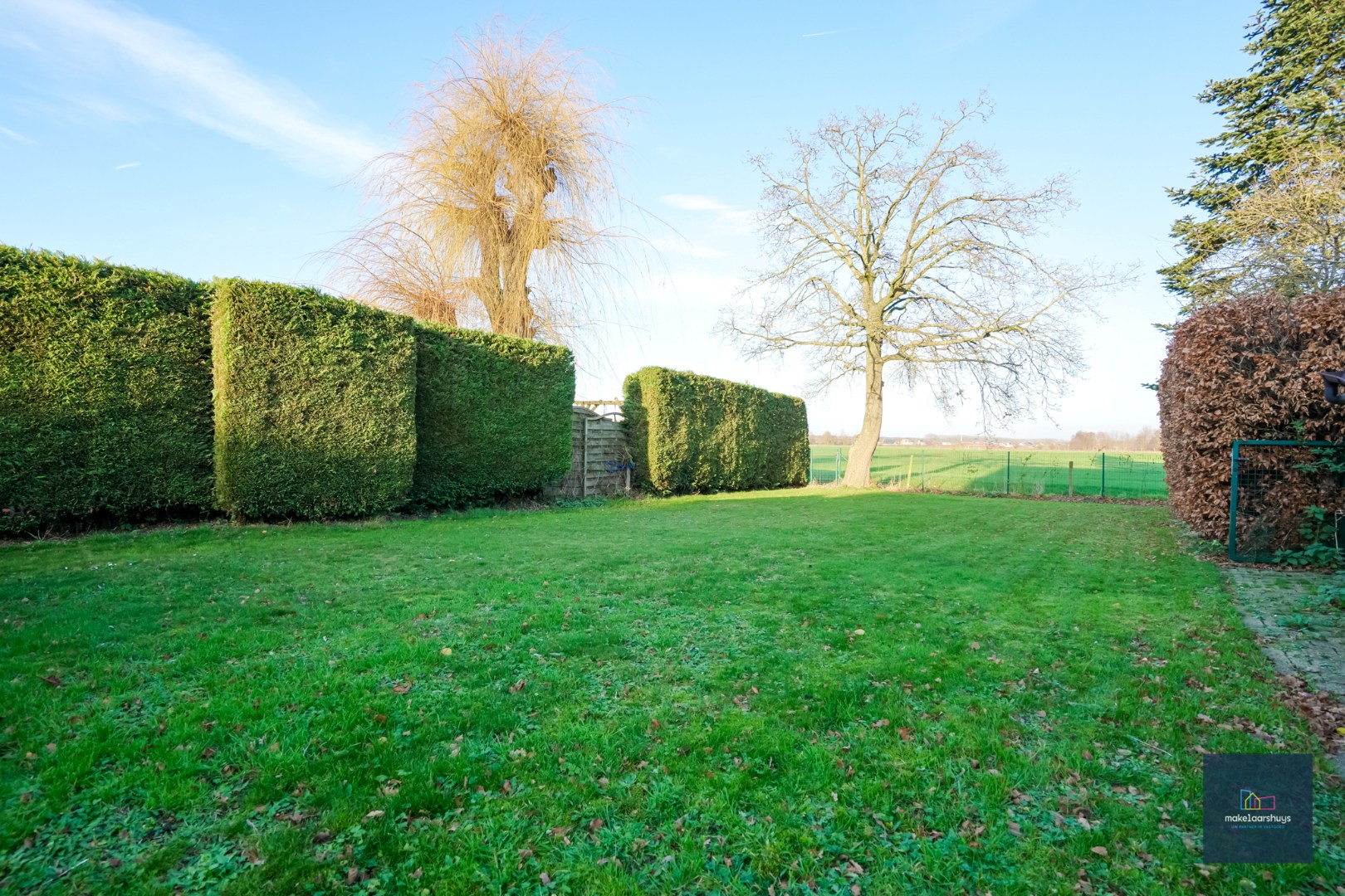 Ruime  halfopen bebouwing  met  zonnige tuin, terras en garage in Waarschoot 