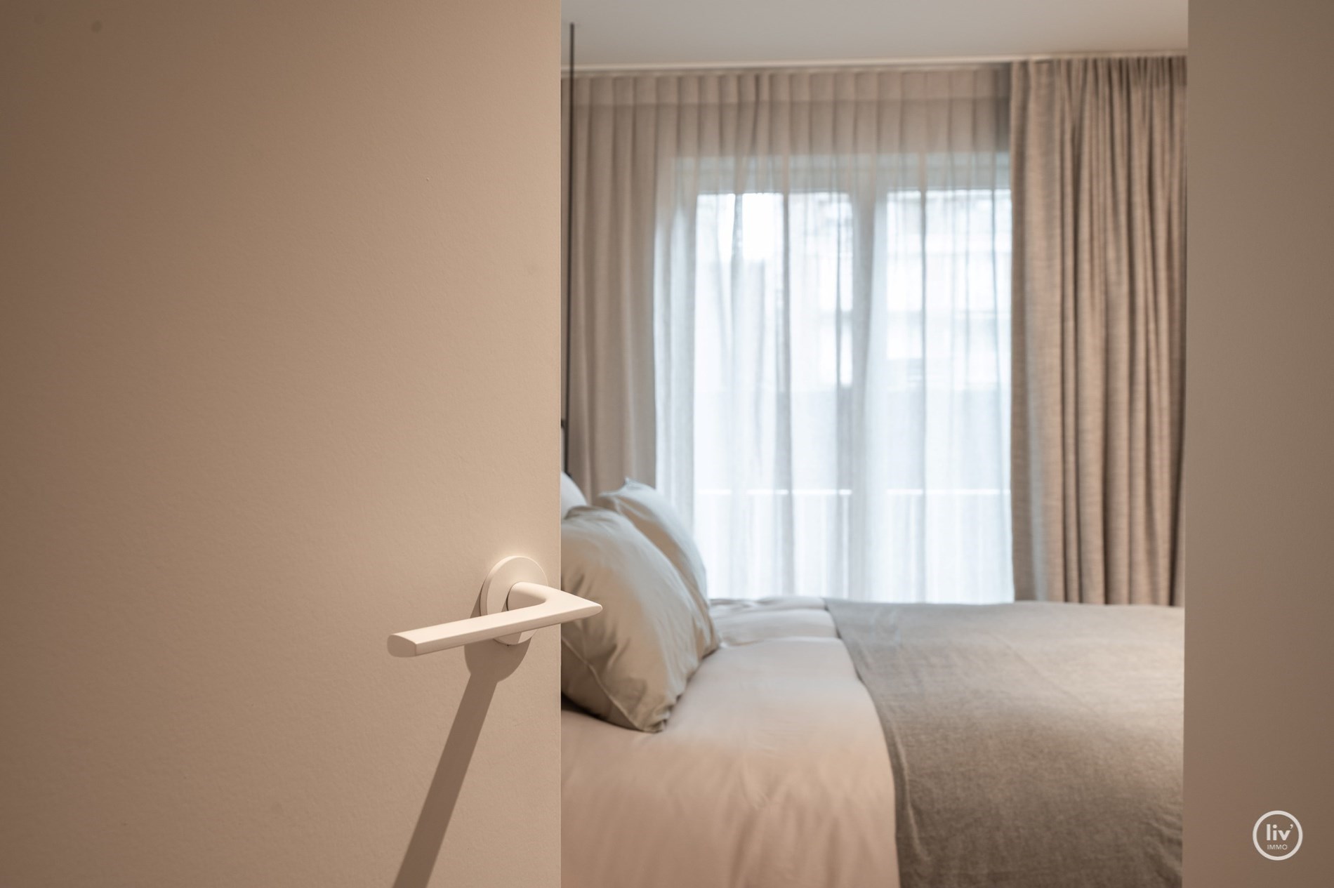 Appartement magnifiquement rénové de 150 m² avec vue dégagée sur l'église du Sacré-Cœur - Avenue Dumortier, Knokke. 