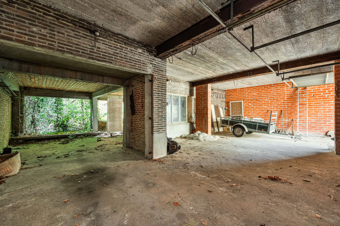 Te renoveren HOB met 3 slpk en 3 garages te Herentals! 