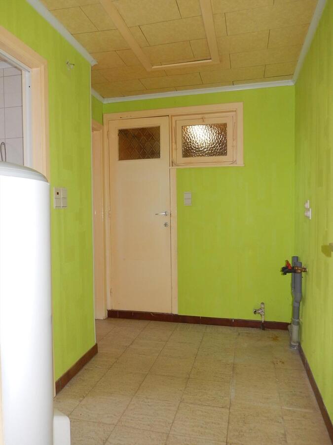 Ruime woning met grote opslagplaats/loods en zonnige tuin 