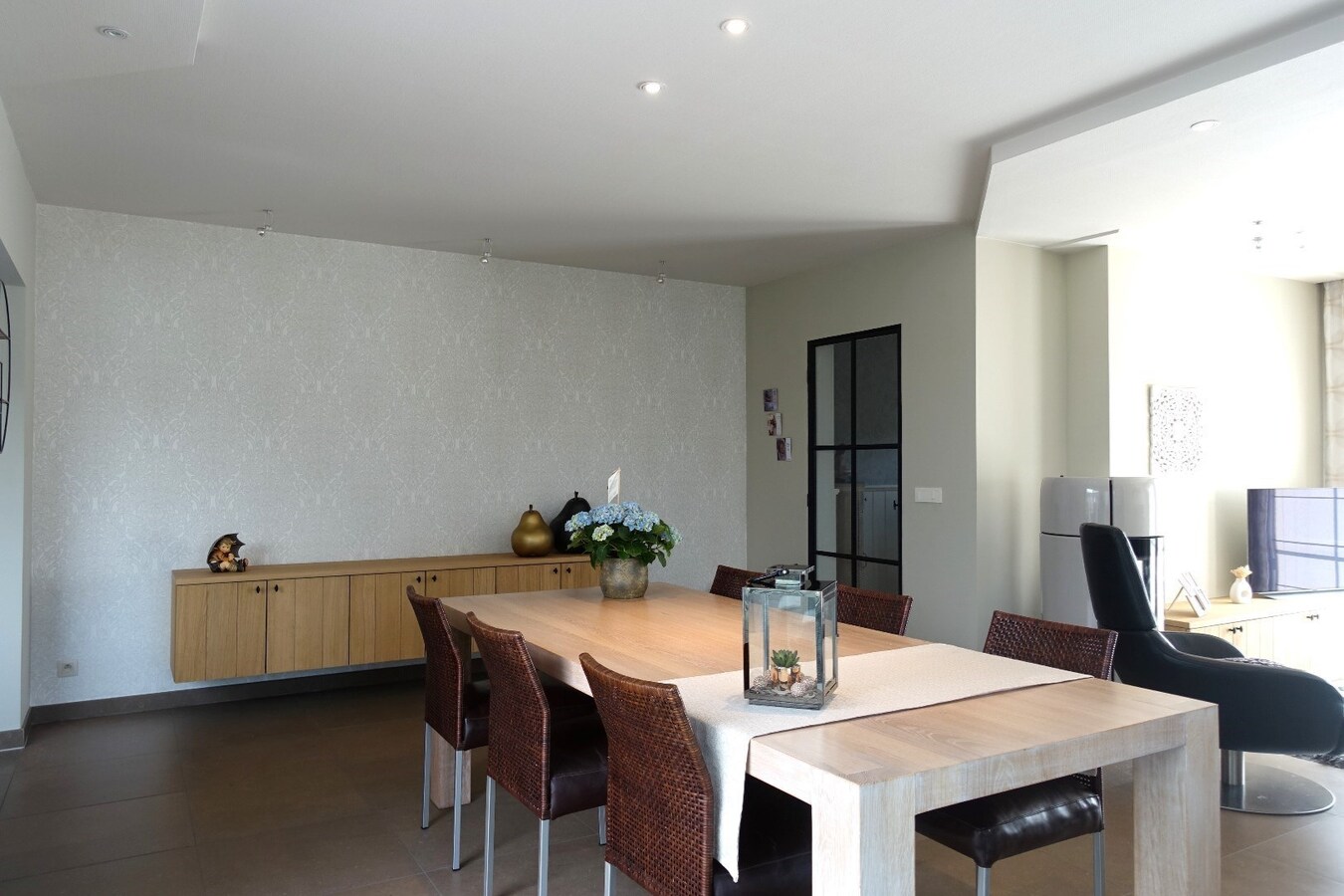 Rustig gelegen - perfect onderhouden - alleenstaande villa met 5 slaapkamers op 993 m² 