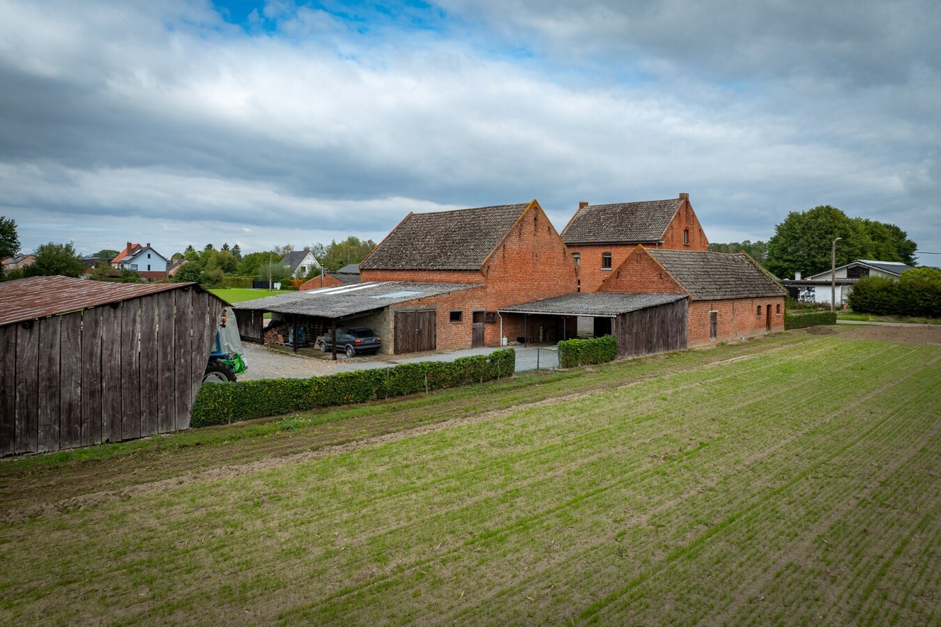 Farm to be renovated with stables and pastures on approximately 1.7 hectares in Herk-de-Stad. 