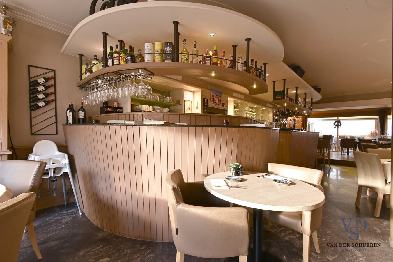 Multi-functionele eigendom op topligging. 