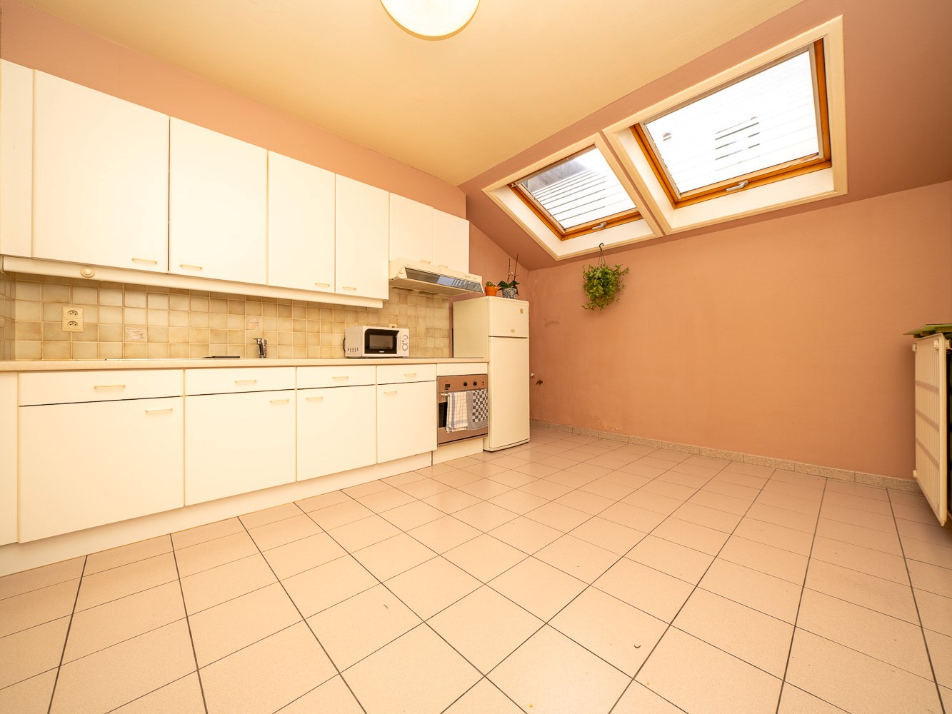 Veelzijdig hoekpand in het centrum van Schepdaal 