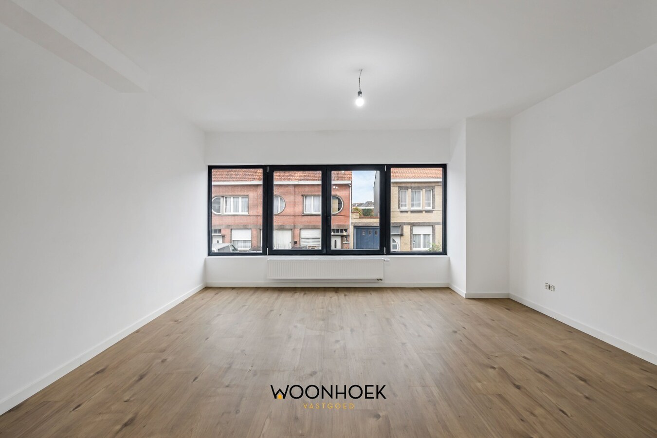 Gerenoveerde, 6-slpk woning, zonnige tuin en 2 bdkms te Sint-Niklaas! 