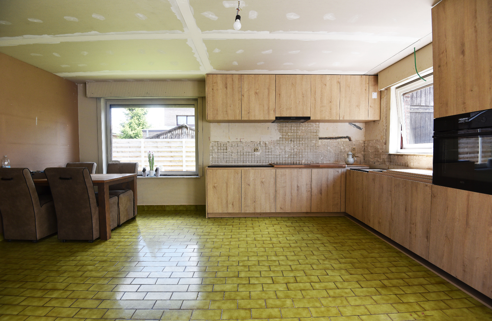 Verder af te werken gezinswoning  4 slpks rustig gelegen te Adegem 