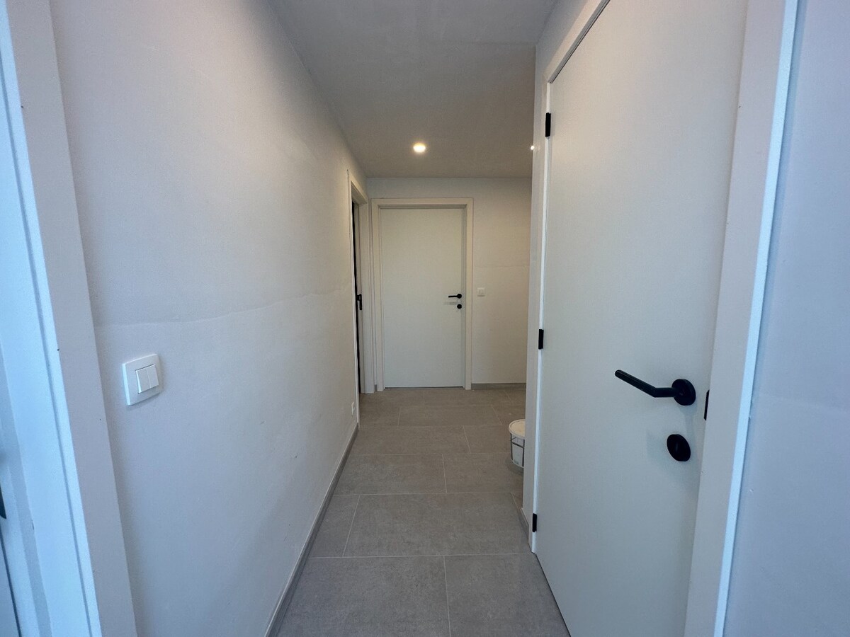 Volledig vernieuwde woning met 2 slaapkamers 