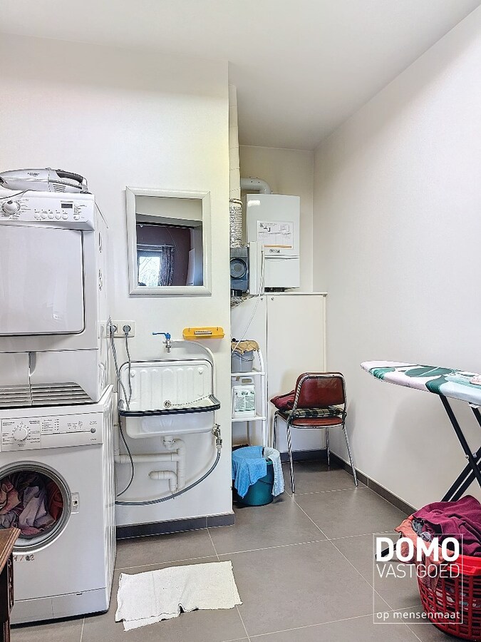 Ruim gelijkvloers appartement voorzien van 2 slaapkamers met zonnig terras in het centrum van Meldert. 