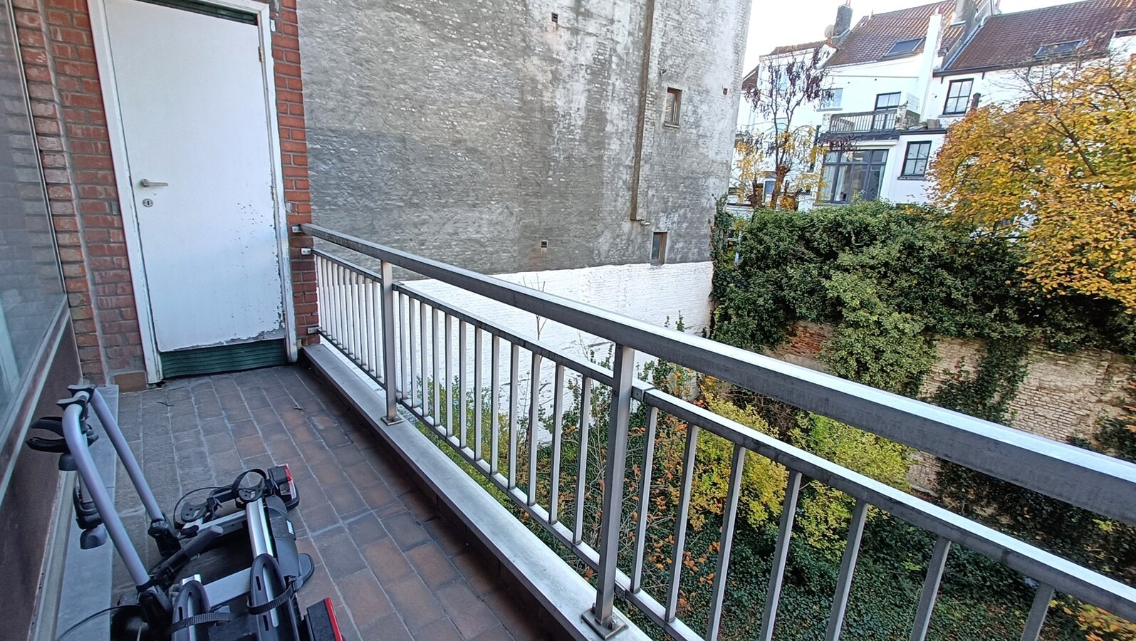 Ruim studio met terras in Elsene 