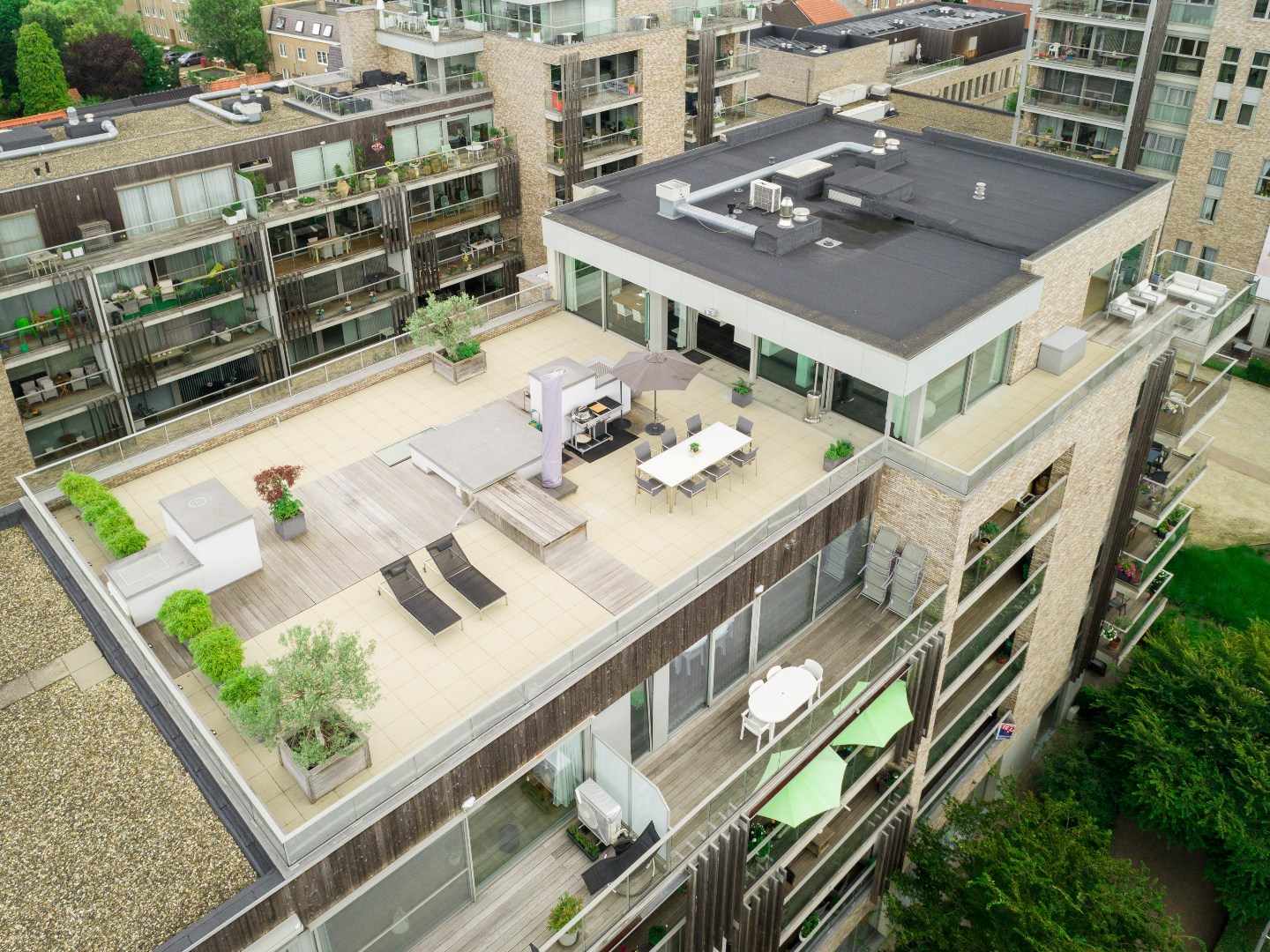 Luchtfoto appartement en terras