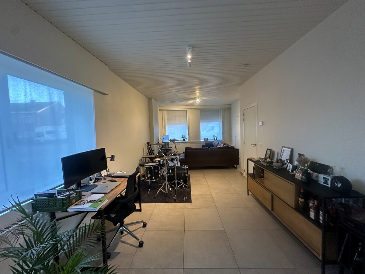 Ruime woning met zonnige tuin in centrum Merkem 