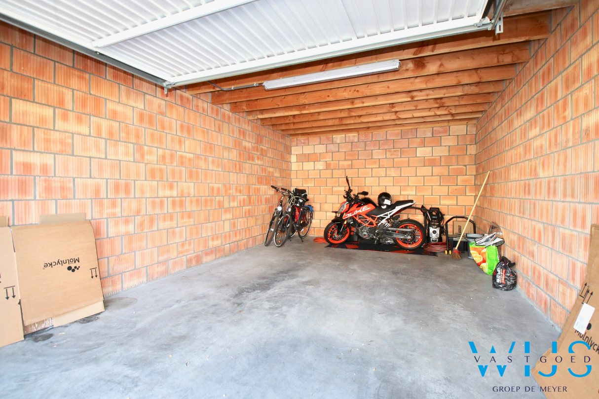 Instapklaar appartement met ZEER RUIM zonneterras te Ertvelde ! 