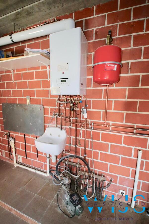 Uitzonderlijk goed gelegen woonhuis op een perceel van 841 vierkante meter in ERTVELDE! 