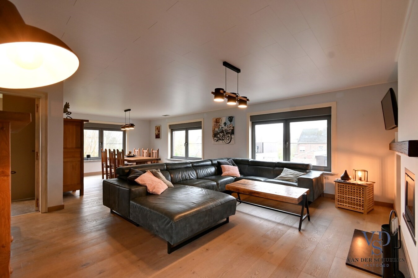 Bijzonder degelijke, instapklare ruime eigendom 