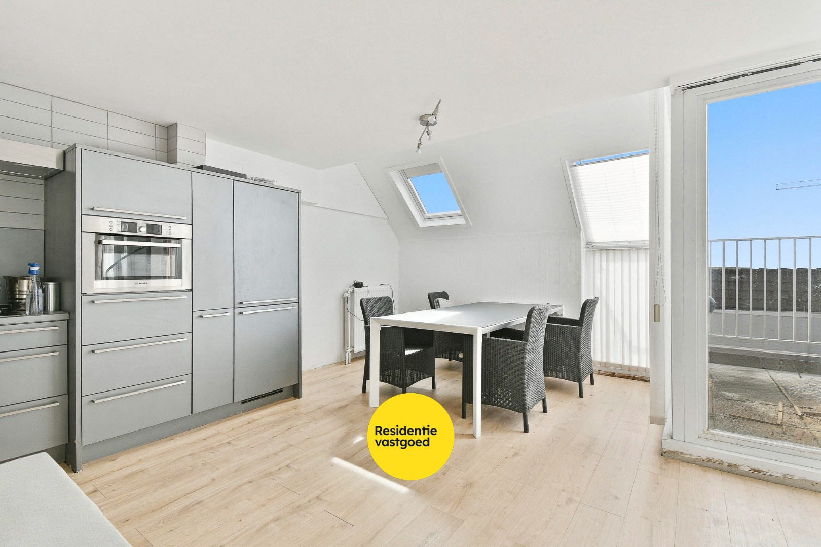 Duplex-appartement met twee ruime slaapkamers en een ruim en intiem terras 