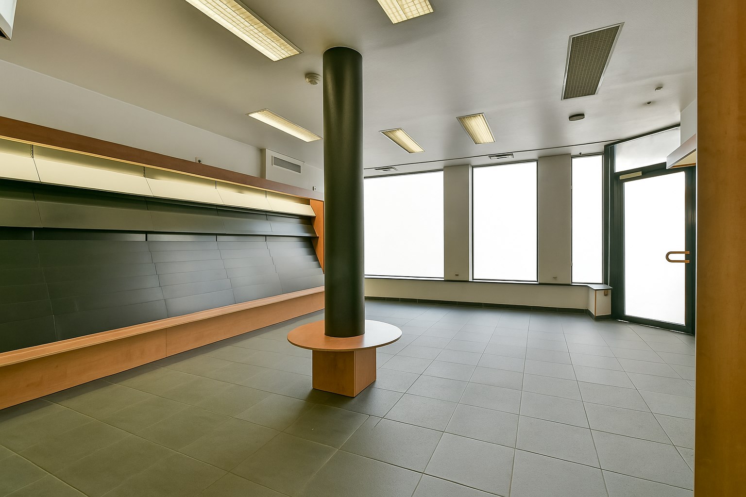 Ruime woning met handelsgedeelte op gunstige ligging in centrum! 