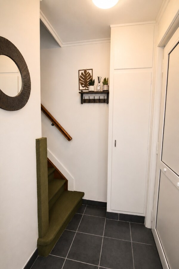 Charmante woning met 3 slaapkamers, diepe zonnige zuidwestgerichte tuin en topligging nabij het centrum van Sint-Niklaas 