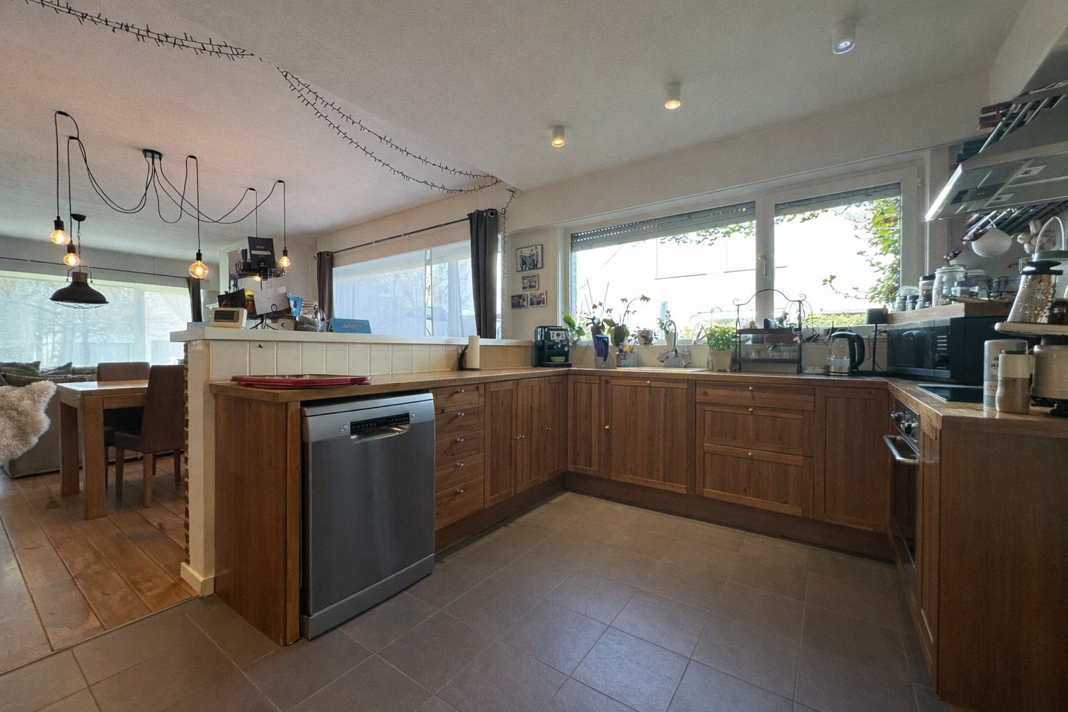 Vrijstaande woning met mooie tuin, perceel van 1158 m², Torhout. 