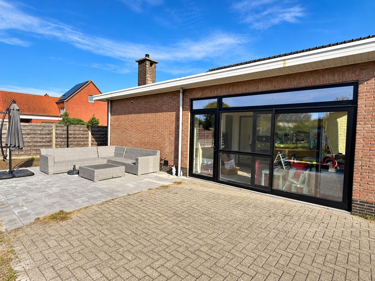Gerenoveerde laagbouwwoning met 3 slaapkamers op toplocatie 