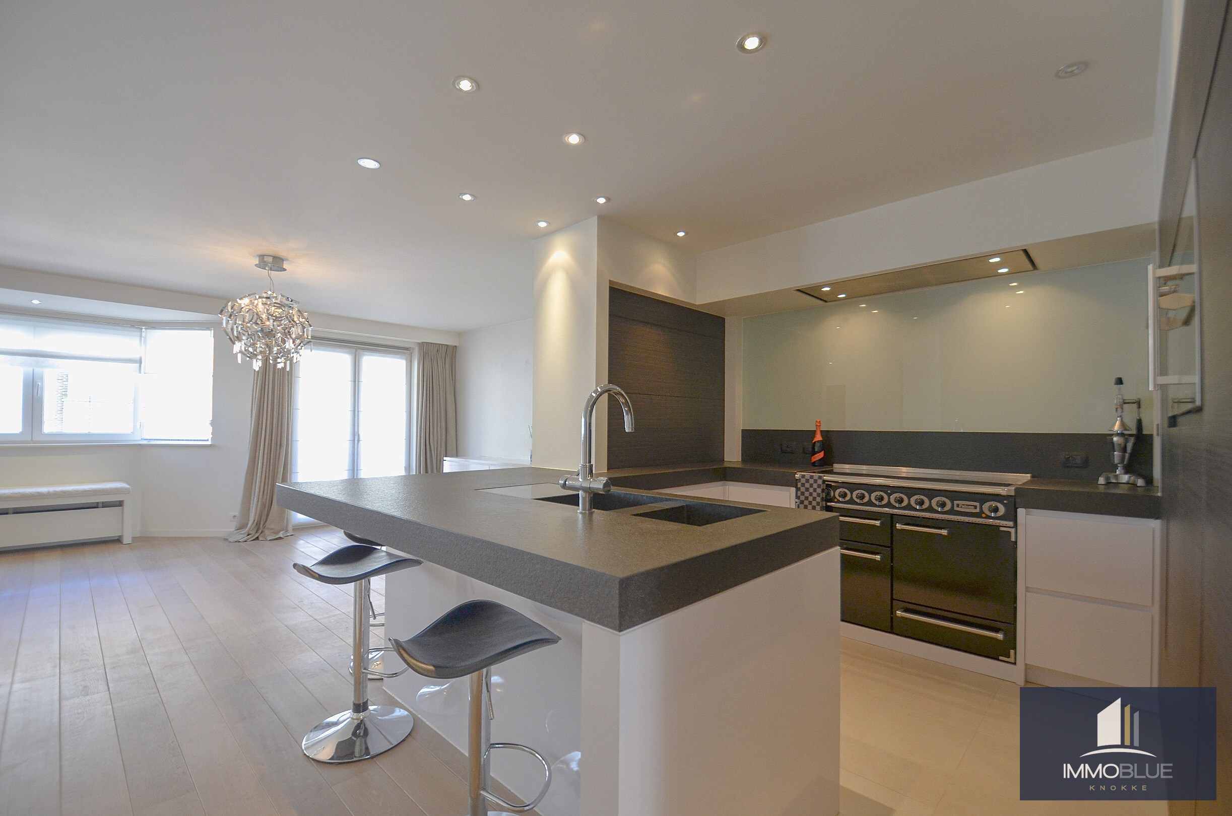 Topaanbieding – Uitzonderlijk ruim appartement gelegen in een stijlvolle residentie. 
