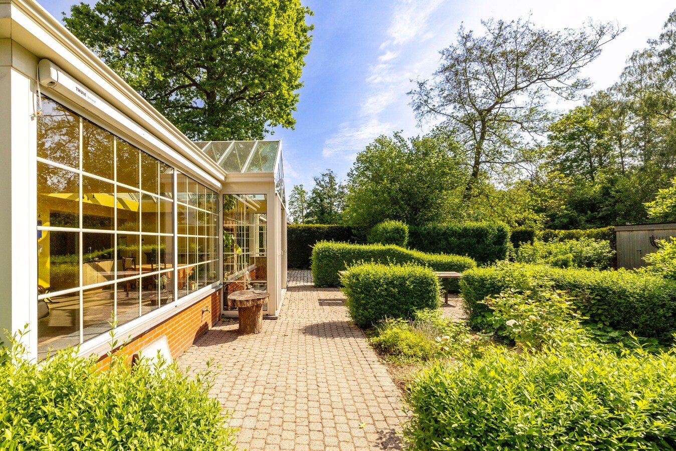 Ruim en charmant landhuis met 4 slpks en prachtige tuin 