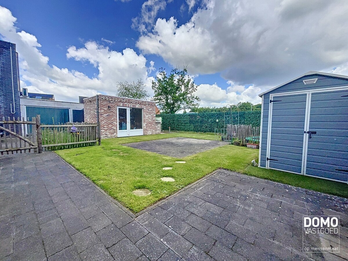 RUIME WONING MET 3 SLAAPKAMERS, TUIN EN RUIME PARKING IN SPALBEEK 