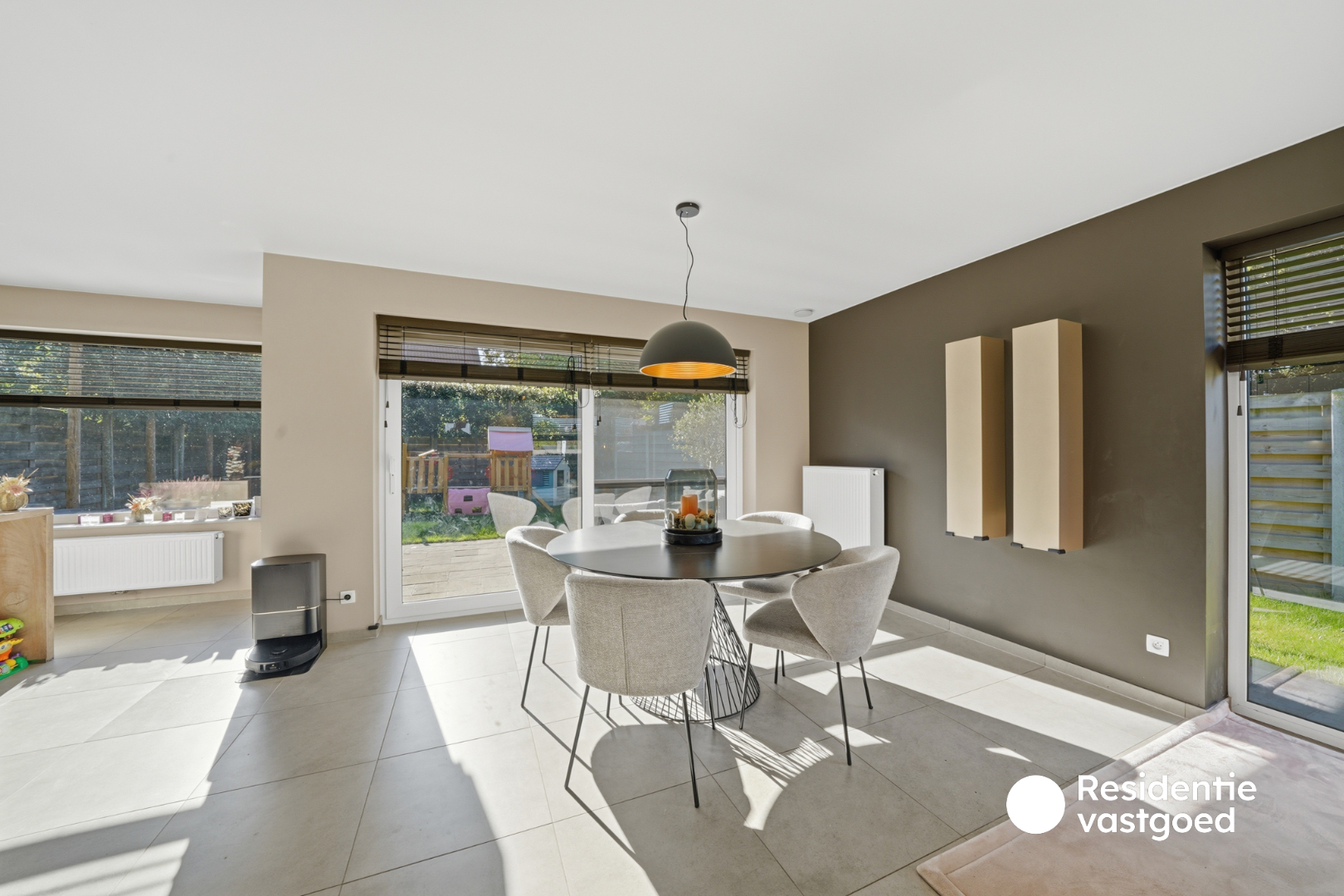 Prachtige zeer recente halfopen woning in rustige wijk te Oudenburg centrum 