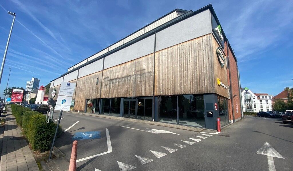 Winkel te huur langs Kortrijksesteenweg in Gent