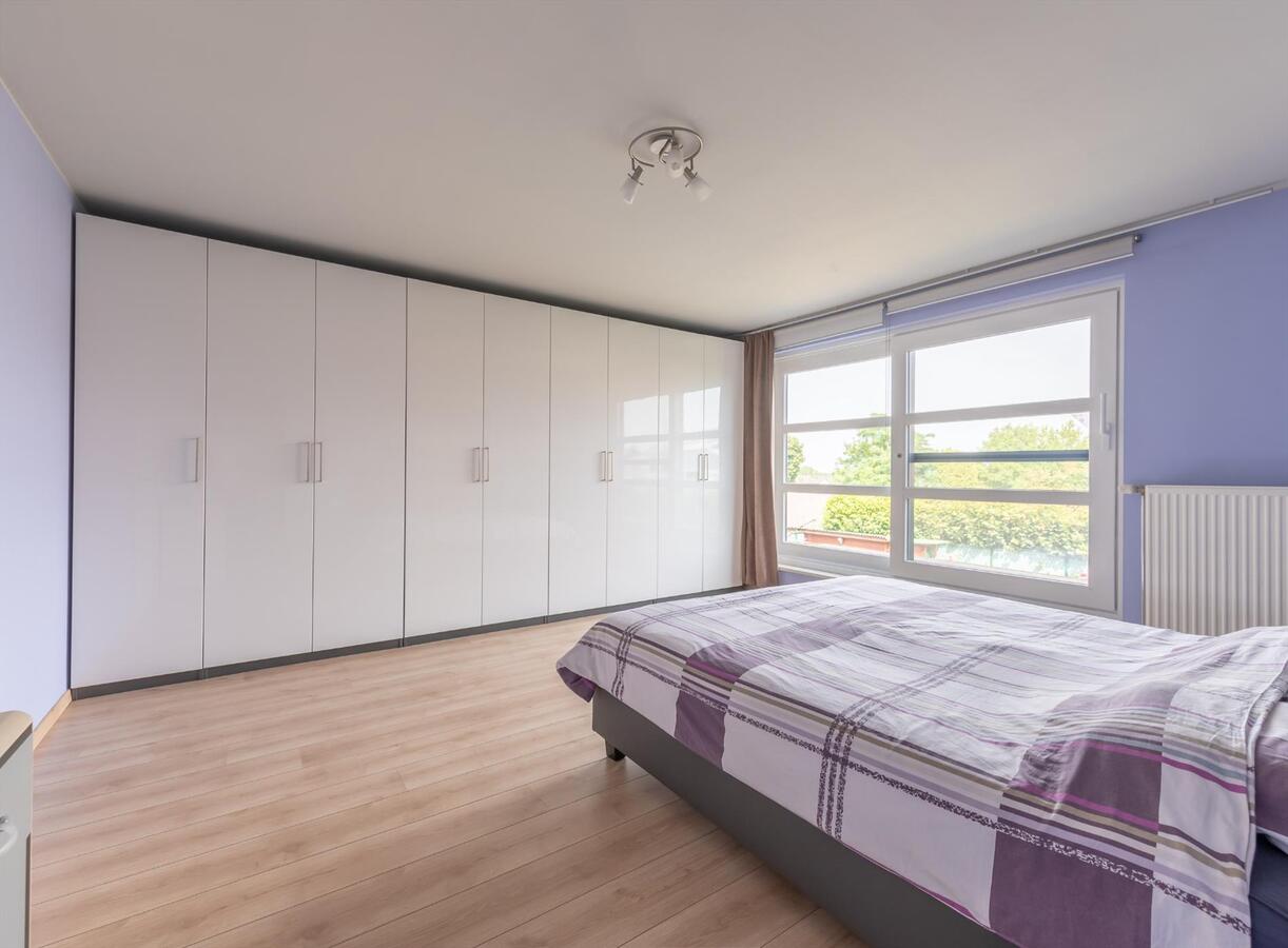 Zeer ruime woning met bijzonder veel licht én luxe  !    IDEAAL VOOR GROOT GEZIN !! 