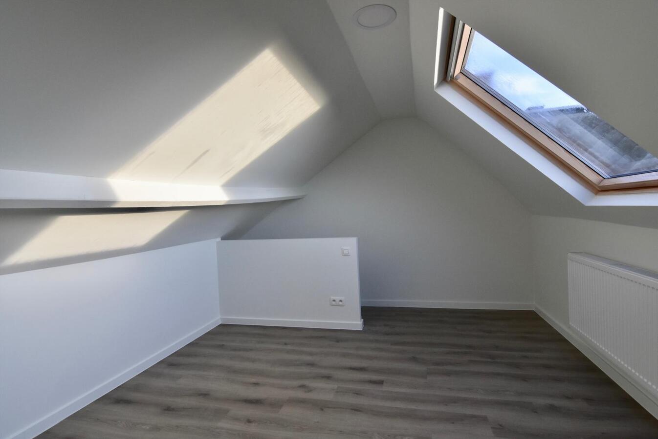 MOOI VOLLEDIG VERNIEUWDE KNUSSE DUPLEX 