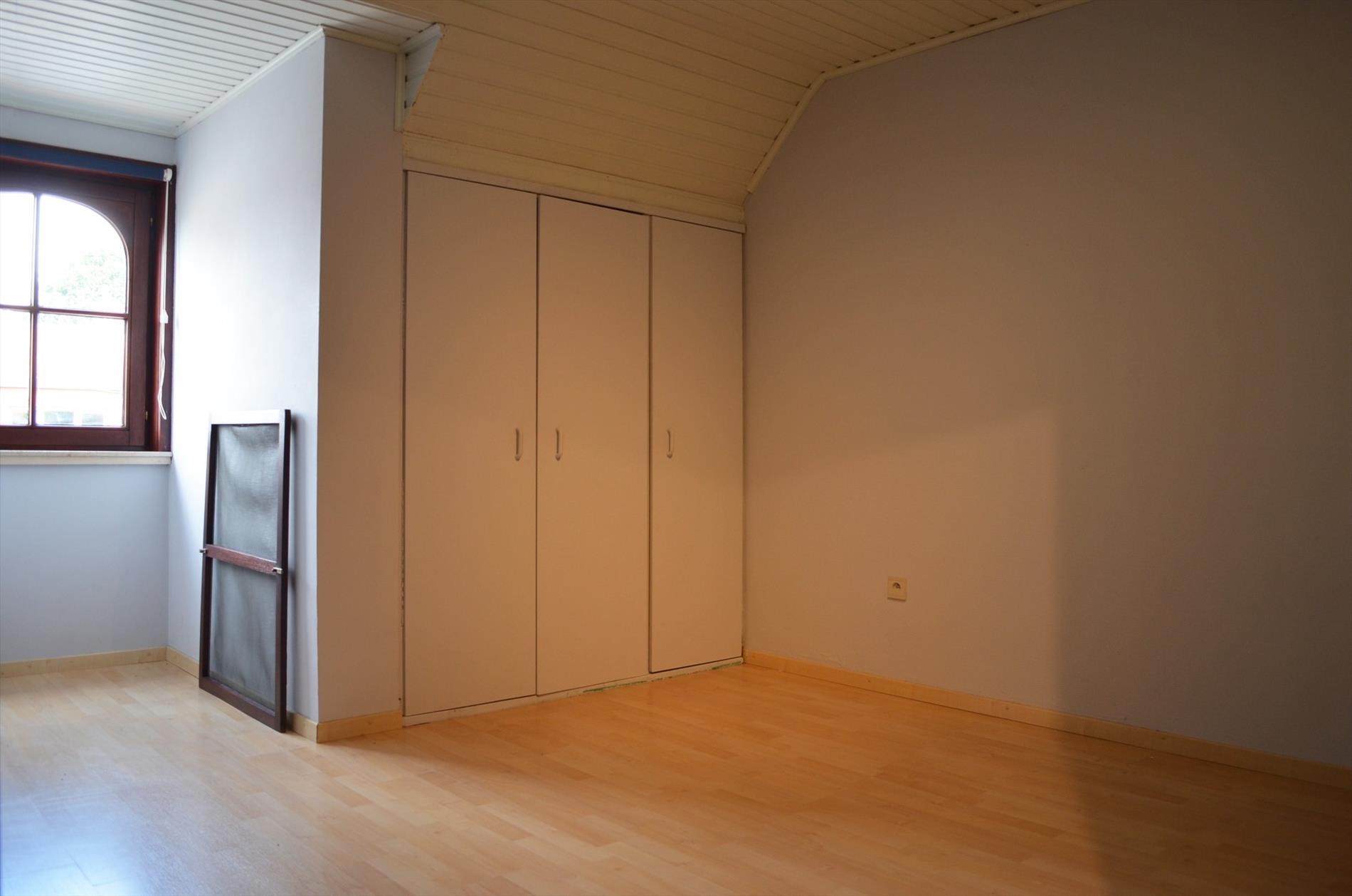 Gezinswoning met 3 slpks, veranda, garage &amp; tuin te Sint-Jan-In-Eremo 