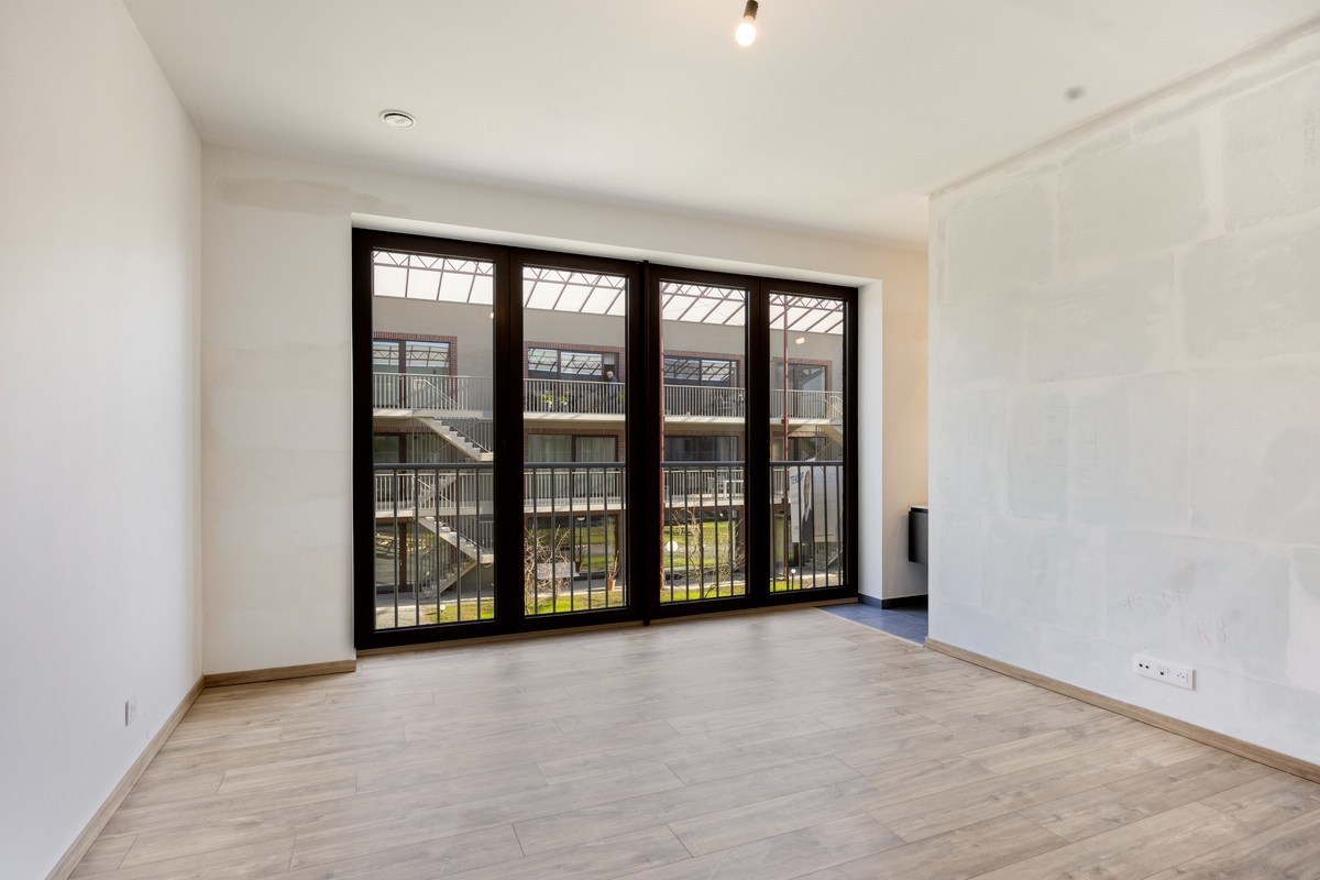 Instapklare woning met zeer goede afwerking, 3 slaapkamers, 3 badkamers, tuin, terras en autostaanplaats in het centrum van Tienen – EPC 27 kWh/m² - bewoonbare opp. 172 m² 