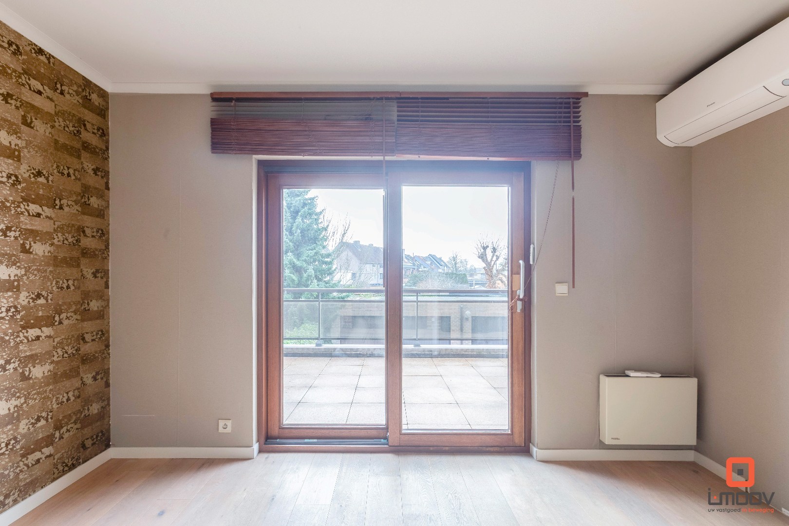 Instapklaar twee-slaapkamerappartement met zonnig terras op sterke locatie in Gentbrugge 