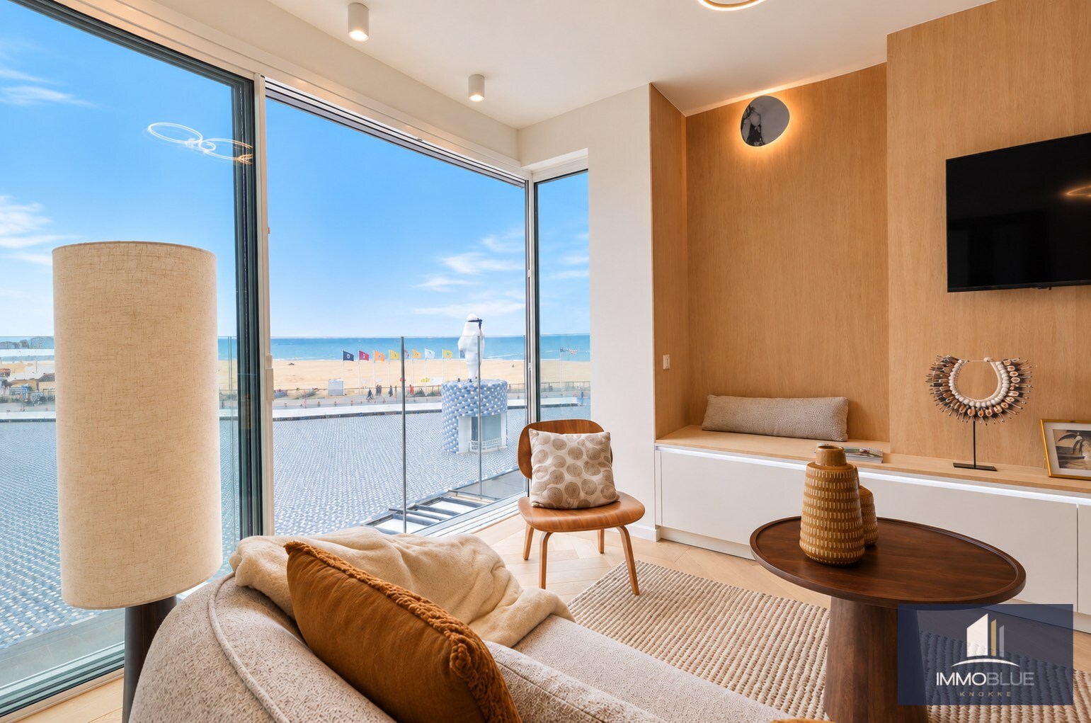 Volledig gerenoveerd appartement met frontaal zeezicht gelegen aan het Rubensplein. 