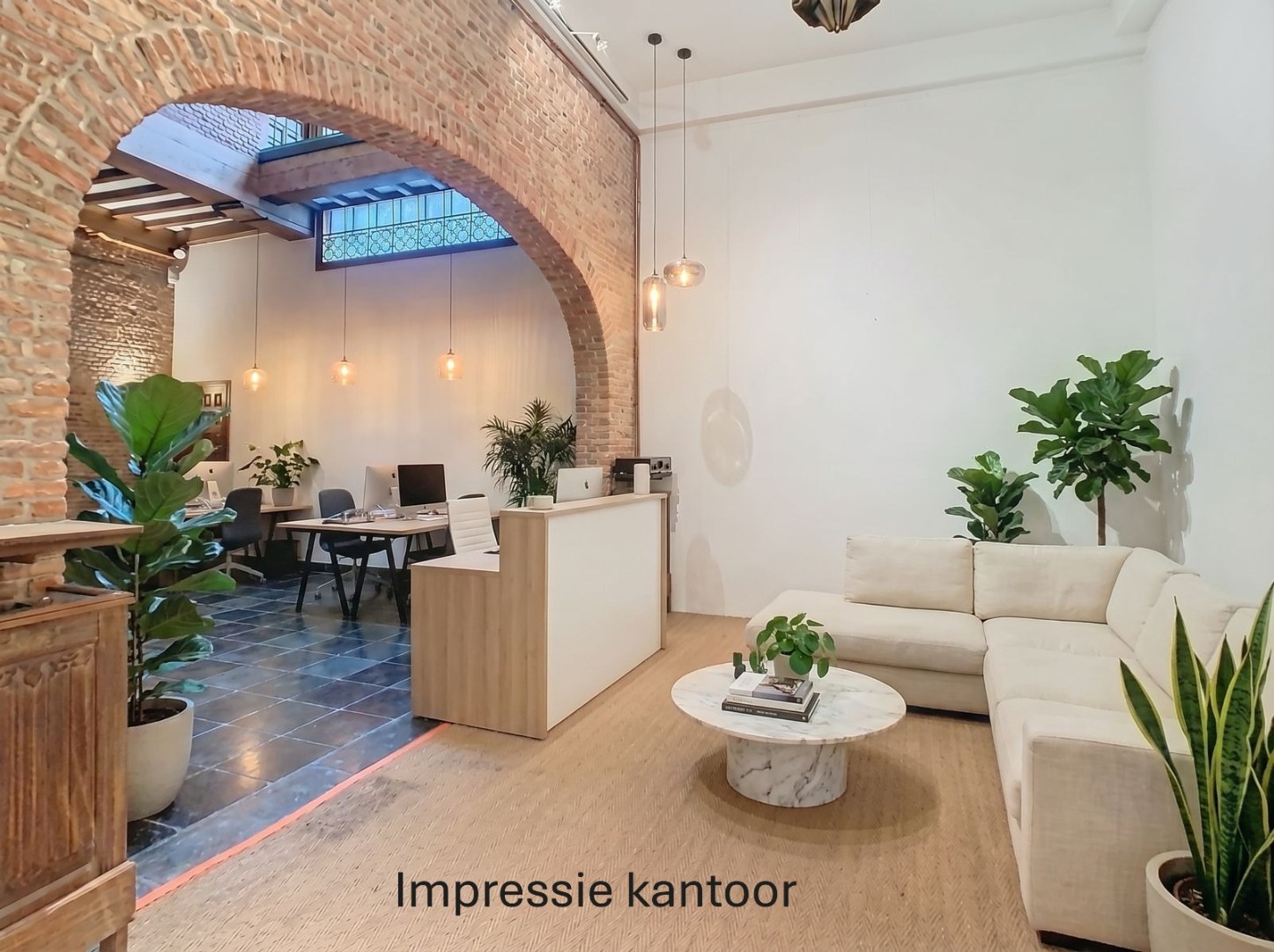 Handelsruimte 100m² in Hartje Antwerpen op steenworp van de Kathedraal. 