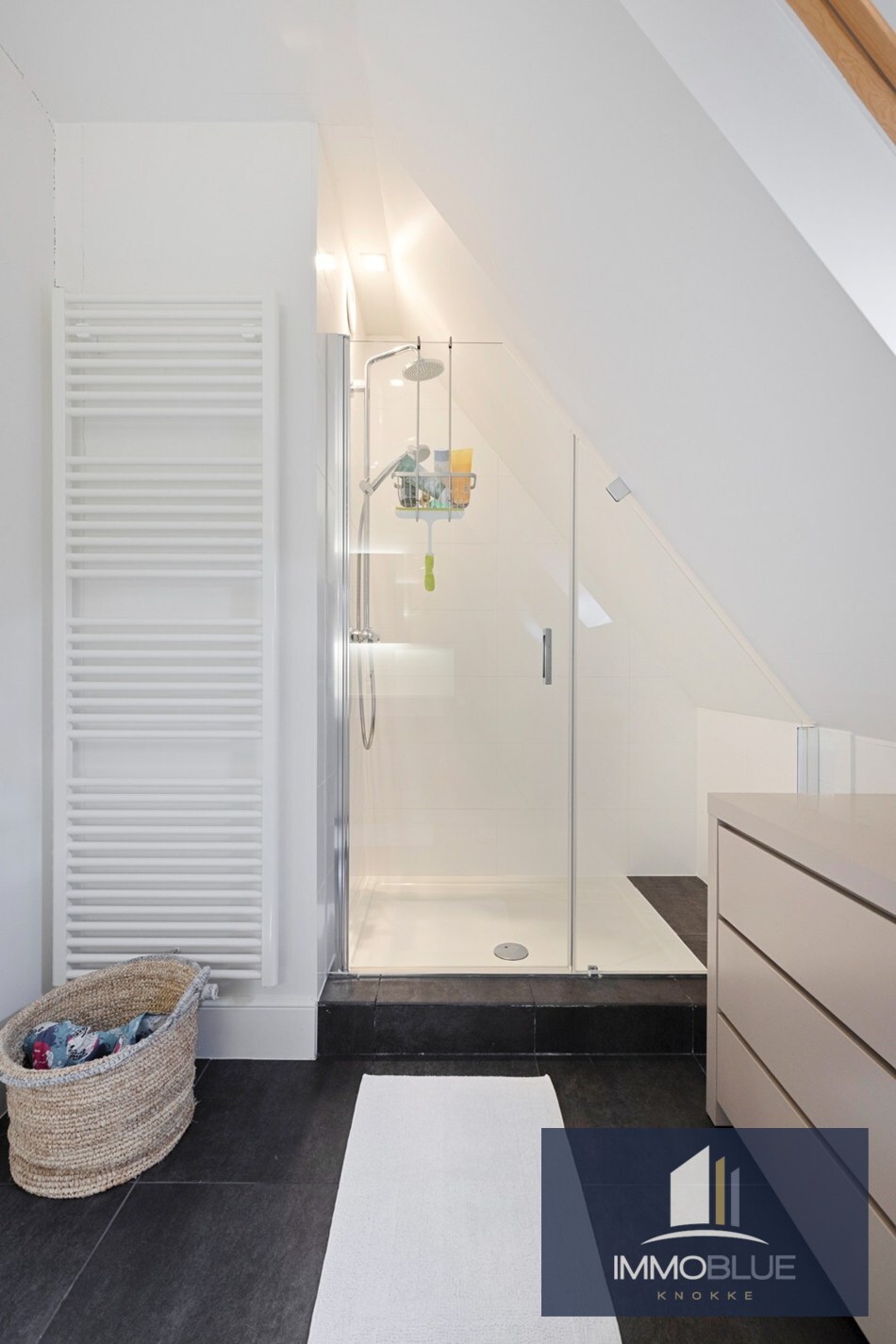 Luxueuze en stijlvolle villa in Engelse Cottage stijl met verwarmd zwembad gelegen in het Zoute. 